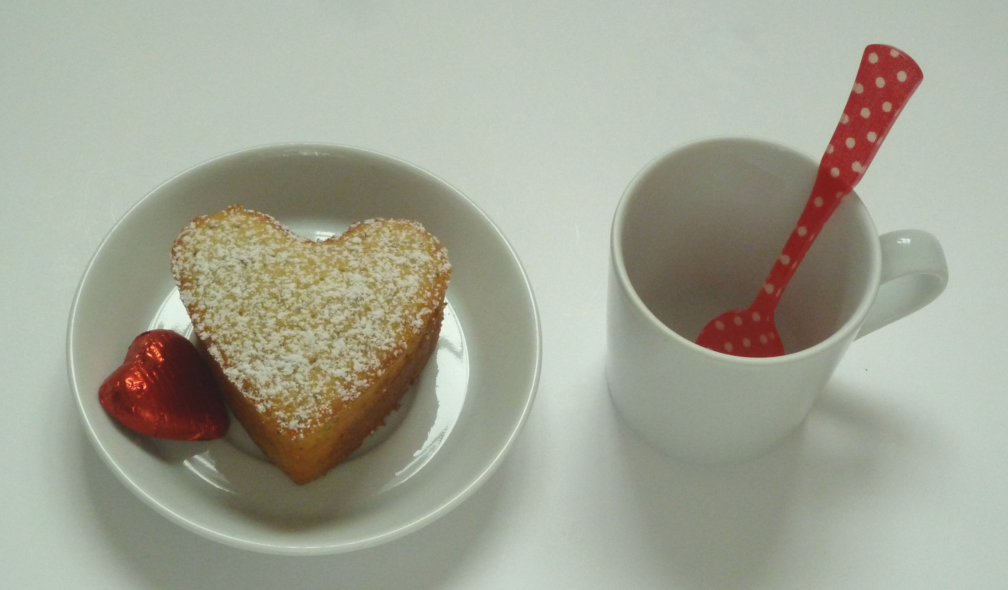 Espressotasse mit Kuchen