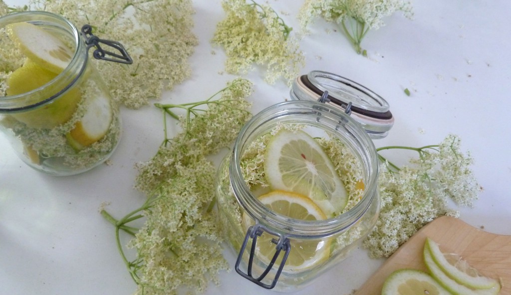 Spargel, Rhabarber, Holunderblüten gehen dem Ende zu