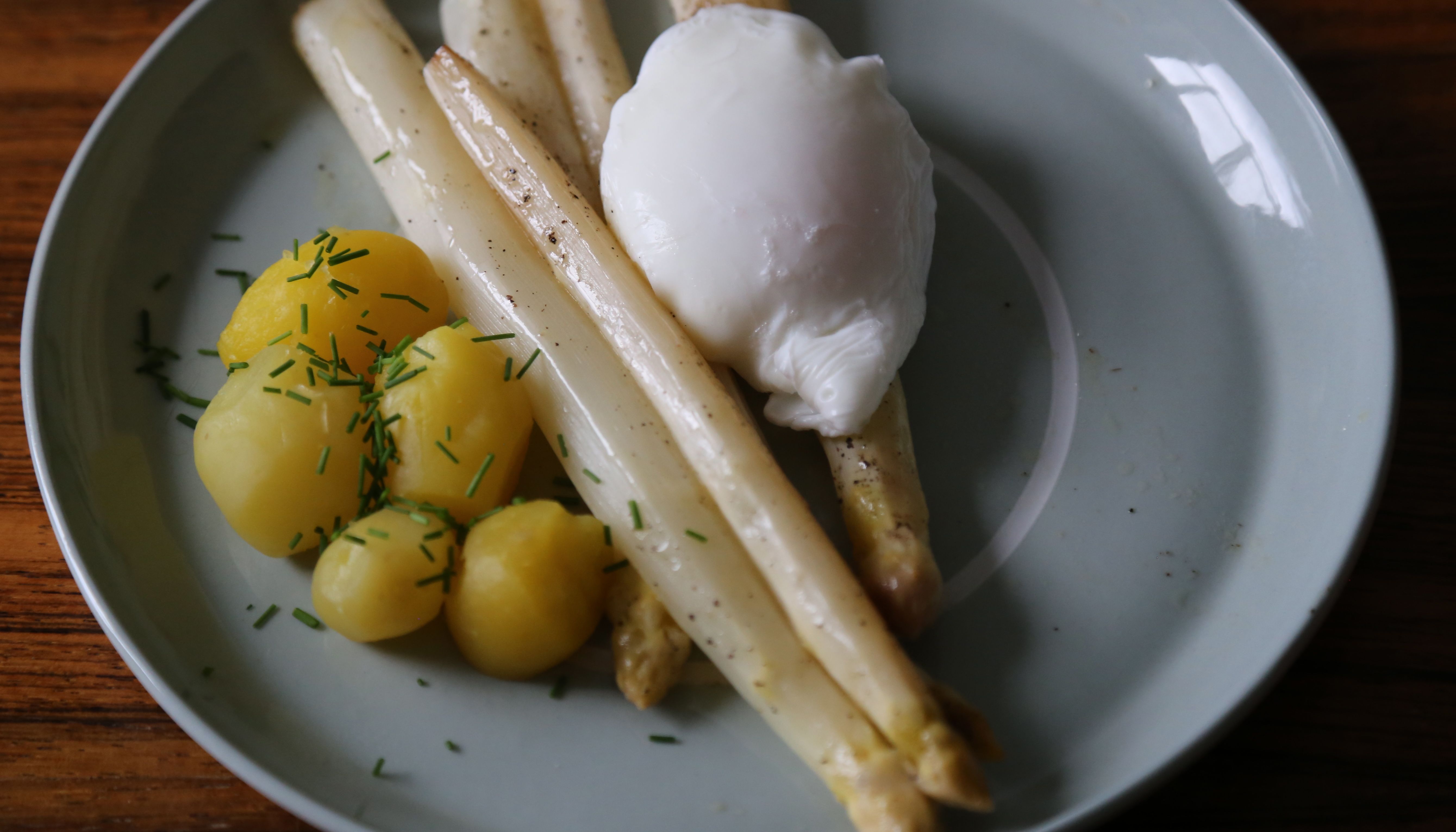 Spargel, Rhabarber, Holunderblüten gehen dem Ende zu – Kochkultur